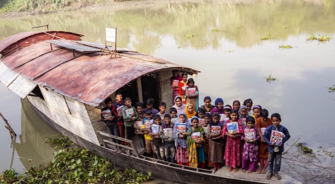 ভাসমান স্কুল